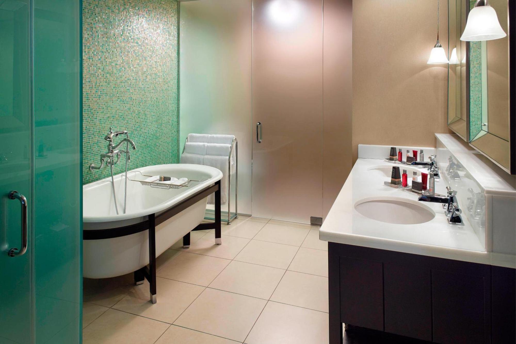 New Orleans Marriott Metairie At Lakeway Dış mekan fotoğraf